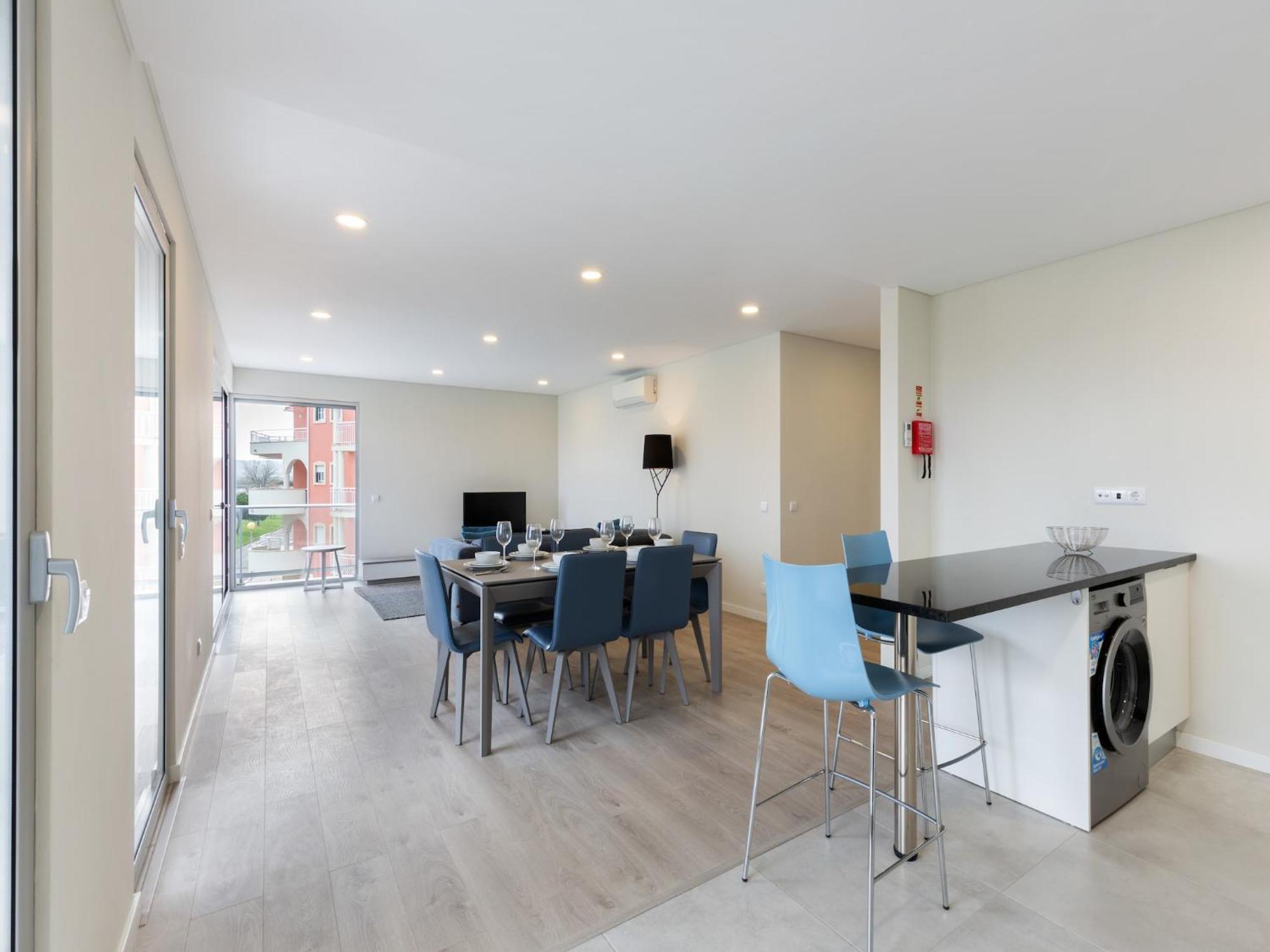 Beautiful Apartment In S O Martinho Do Porto With Balcony 상 마르티뇨 두 포르투 외부 사진