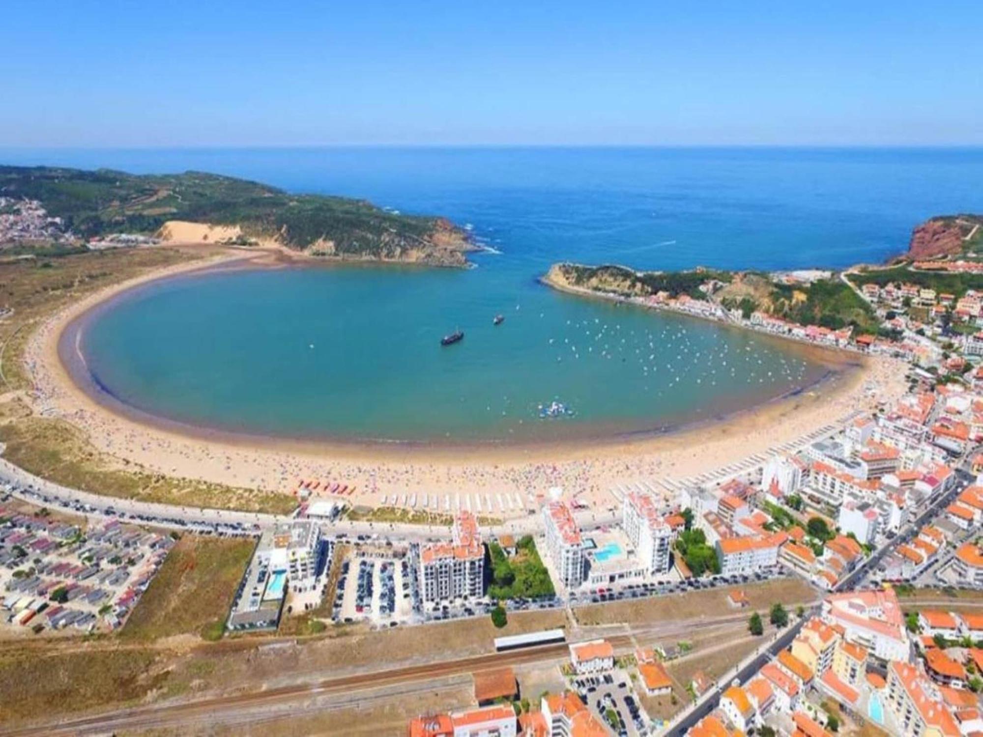 Beautiful Apartment In S O Martinho Do Porto With Balcony 상 마르티뇨 두 포르투 외부 사진